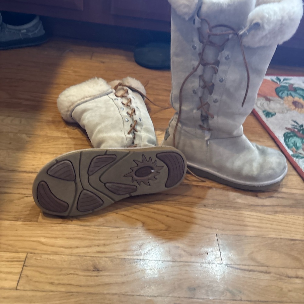 Women's Beige Lace-Up Shearling Boots - Picture 5 of 5